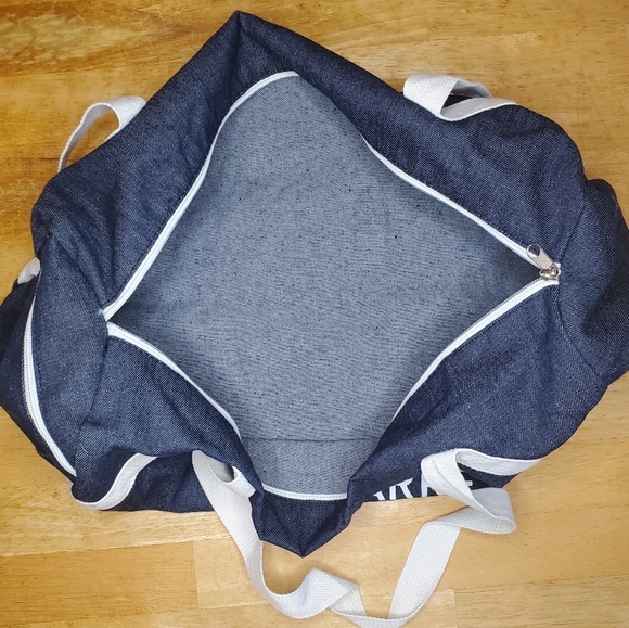 🎉3/$39 MEET ME AT THE BARRE Duffle Bag - Picture 9 of 10